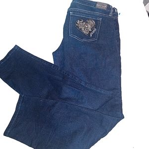 Guess Sz.29 vintage blue jeans w/ rhinestone heart embellishment on back pocket
